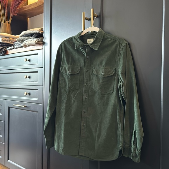 J. Crew Other - J. CREW MEN’S CORDUROY GREEN SHIRT